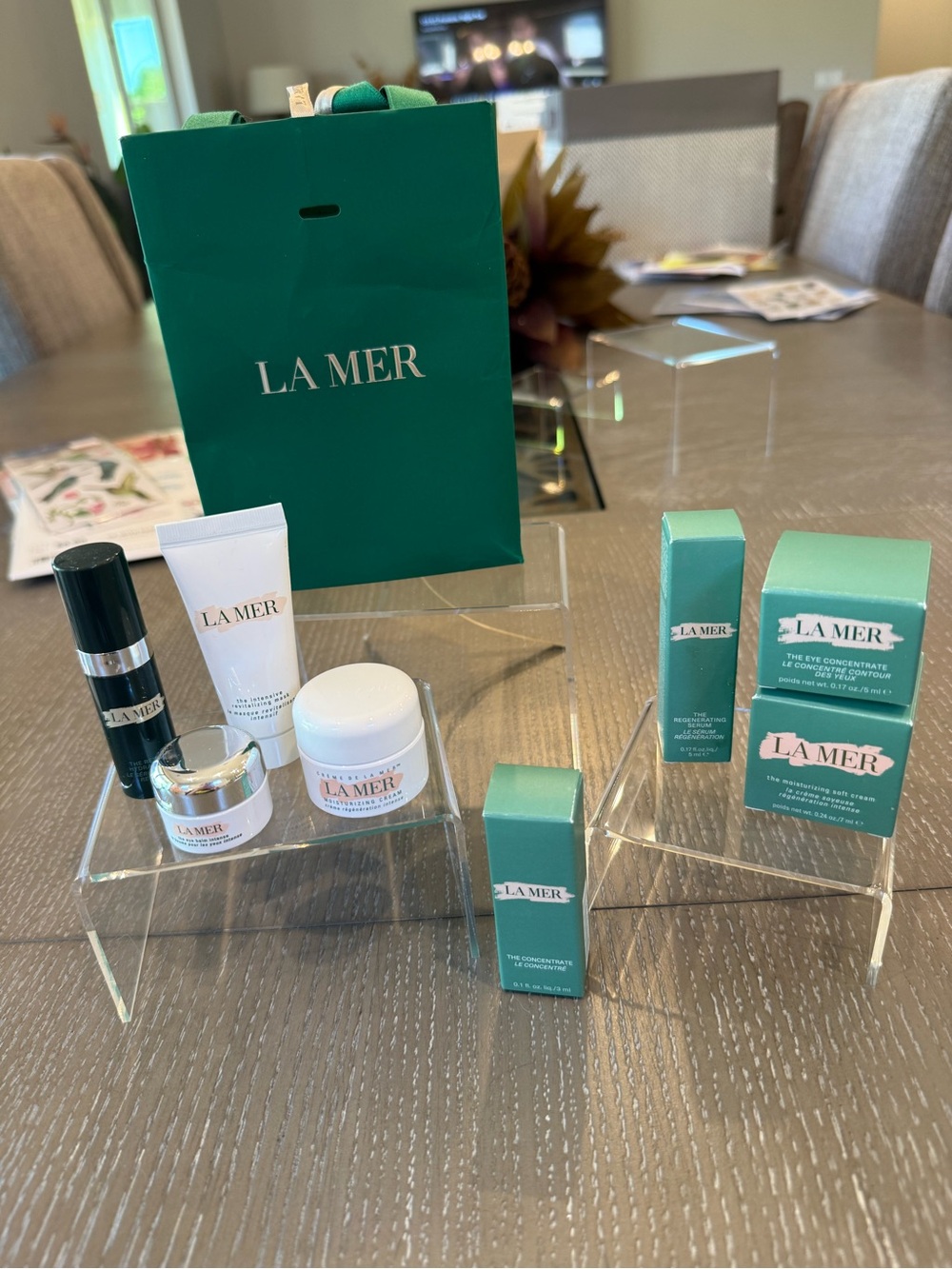 La Mer Skincare Collection in Deep Teal and Cream Accents, UNOPENED & SEALED‼️